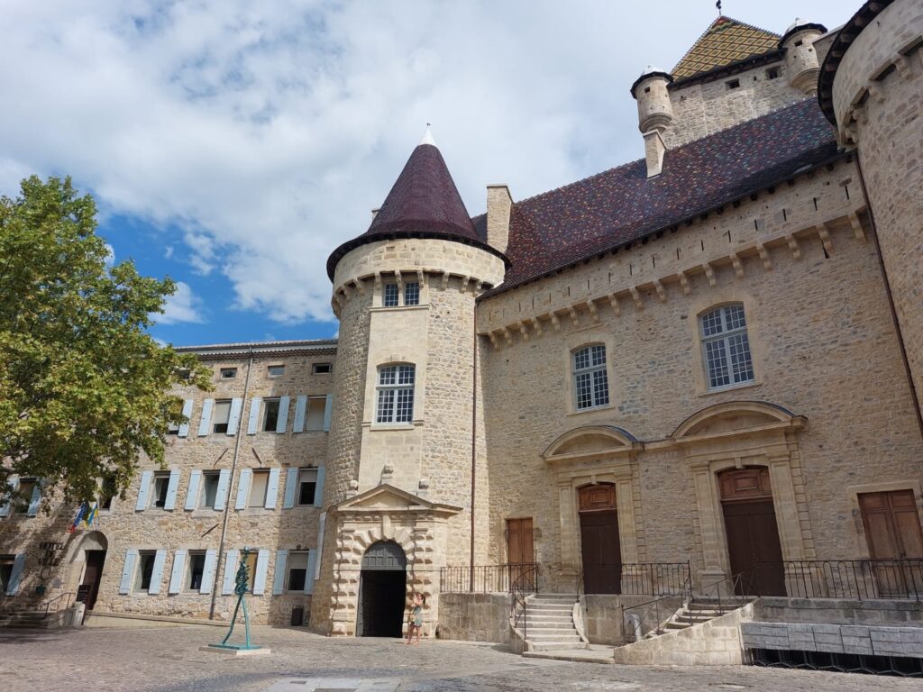 chateau de Aubenas : tours et batiment médieval